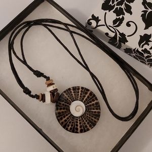 💜3 for 20$: Shell and Wooden Necklace.
